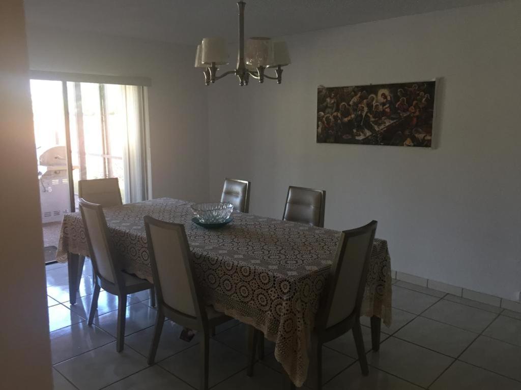 Villa 82-10Sw 135Av Miami Esterno foto